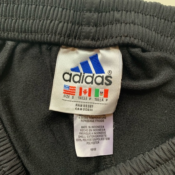 Mens black adidas sport shorts, fast removal with side snap buttons mens small - Picture 6 of 8